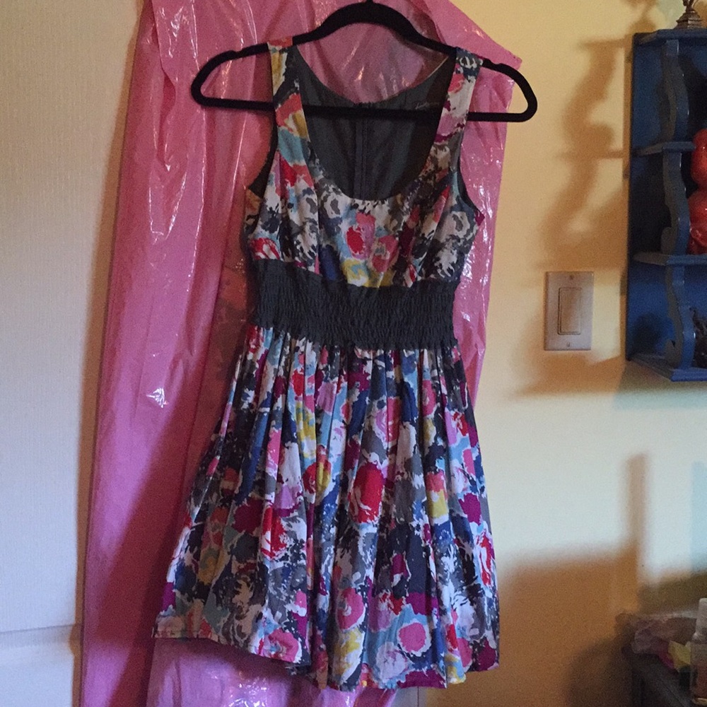 Cute dress!